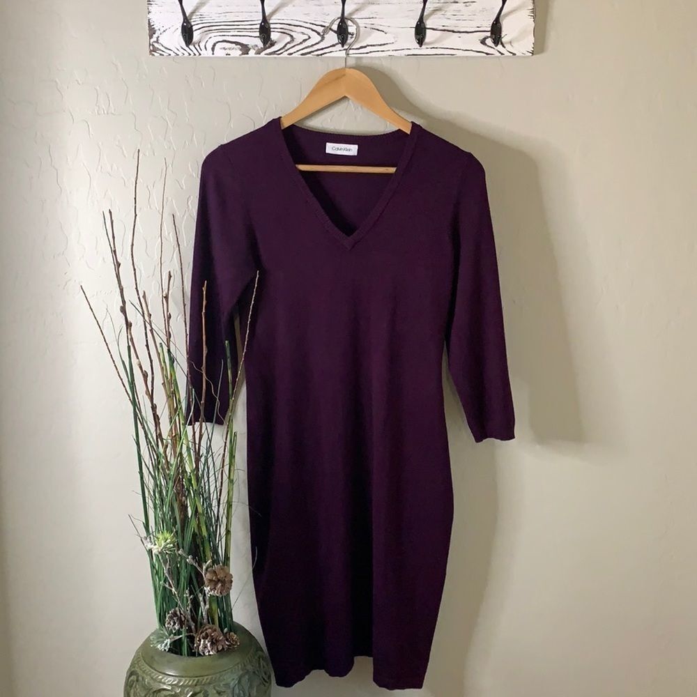 CALVIN Klein mid length sleeve V-neck purple knit dress. Size small